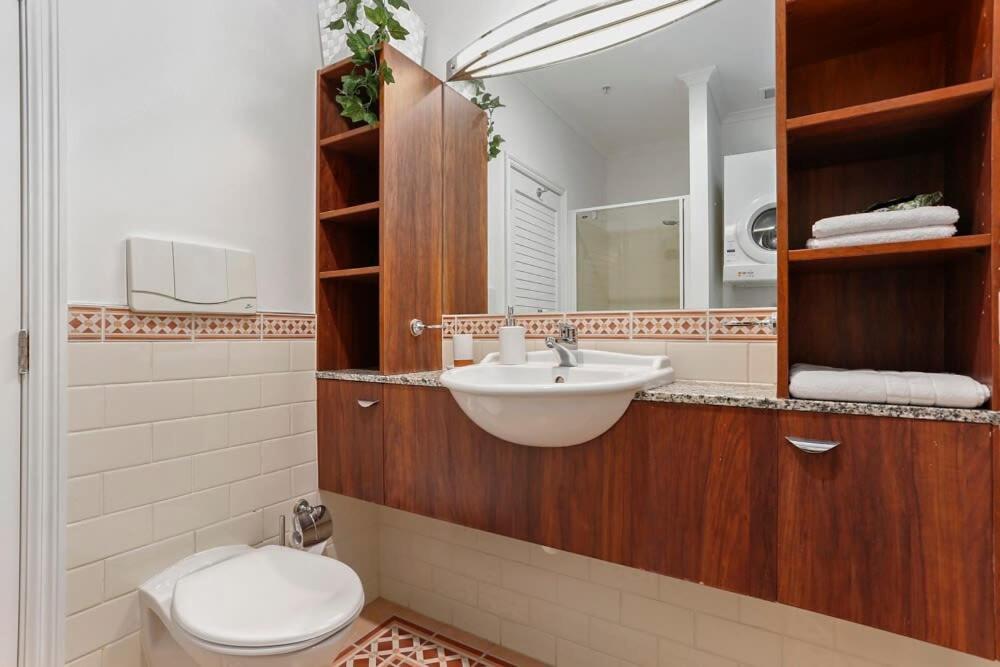 Spacious Water-Front Apartment -Princes Wharf 2219 Оукланд Екстериор снимка